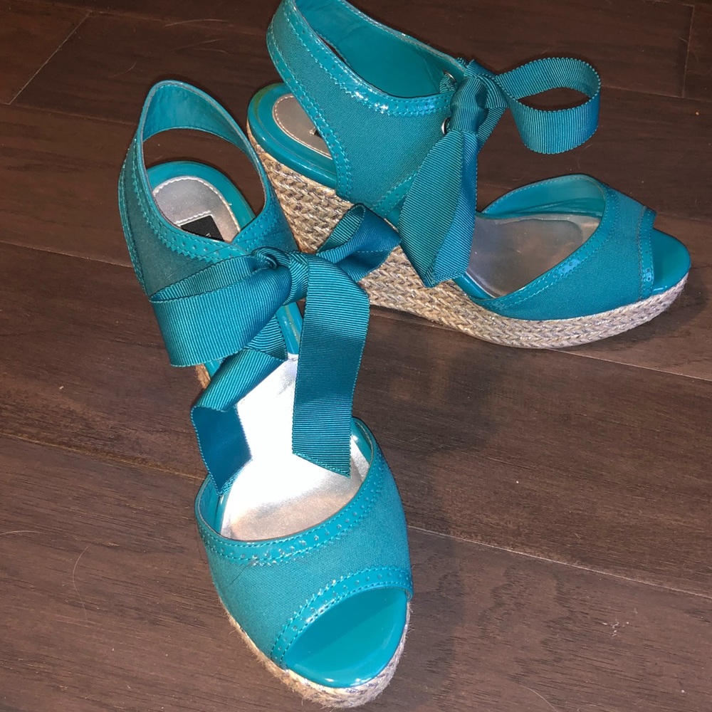 White House Black Market Blue Bow Wedges